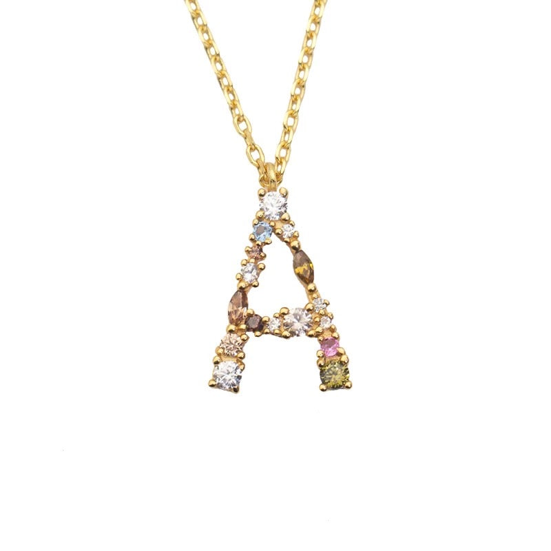 A Initial Pendant Necklace with Crystals in Gold